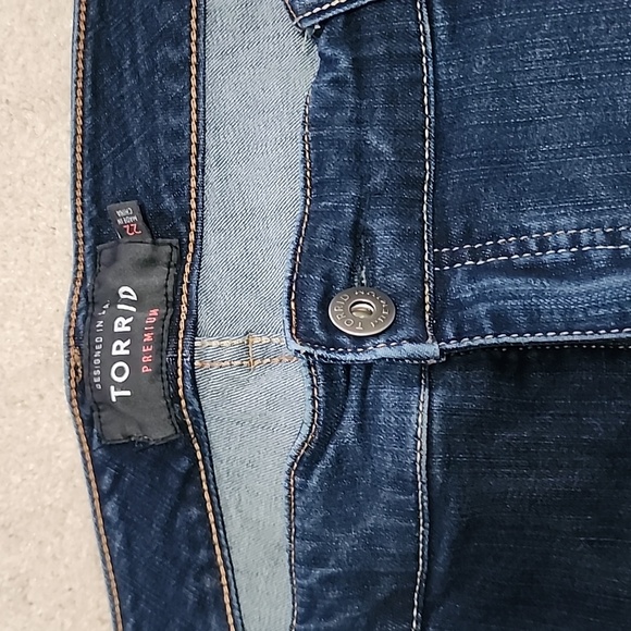 Torrid Copped Boyfriend Skinny Jean Sz22 - Picture 7 of 8